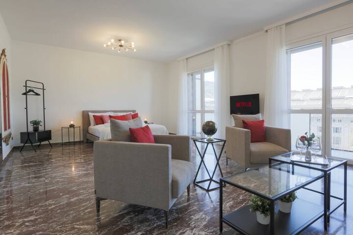 [Urban Elegance] Central Station w/Private Garage gallery image 4