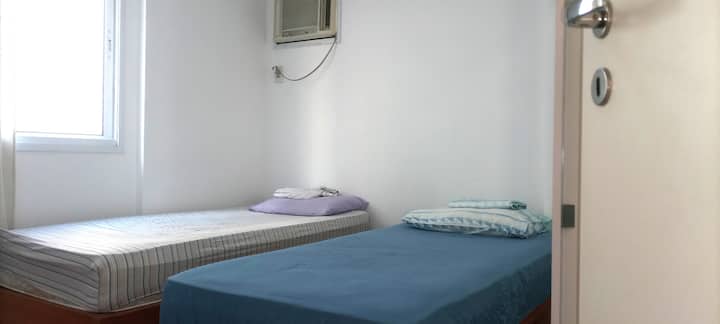 Ერთადგილიანი ოთახი, 2 ერთადგილიანი საწოლითა და გარდერობით