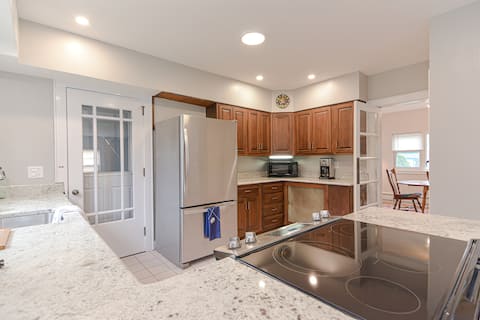 Golf House by Mt Greylock - Walkable Adventures!