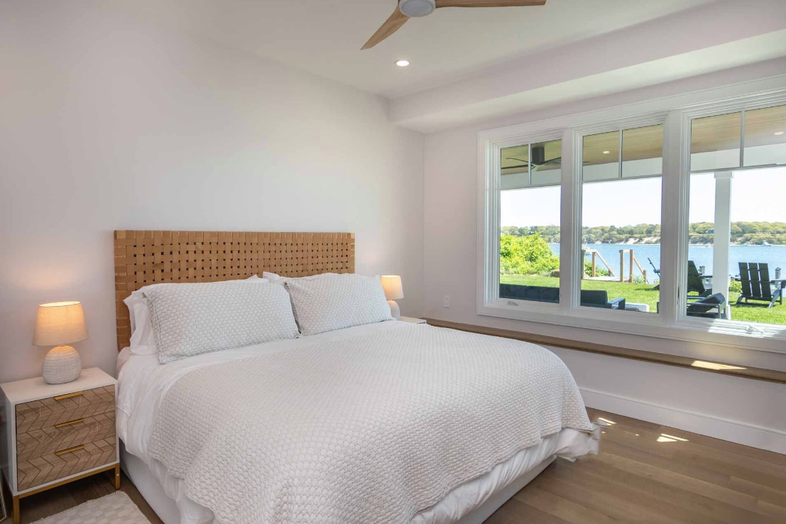  DOCKVIEW (Lower Level)

- Kingsize bed met zacht beddengoed 
- En suite douche, wastafel en toilet 
- Ervaring:  biedt een direct uitzicht op het diepwaterdok en verder, perfect voor wie van het water houdt. 