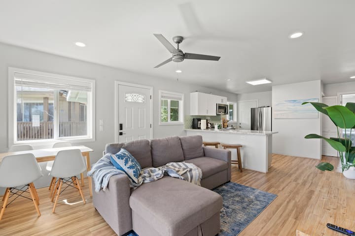 North Shore Beach House! Best Location gallery image 2