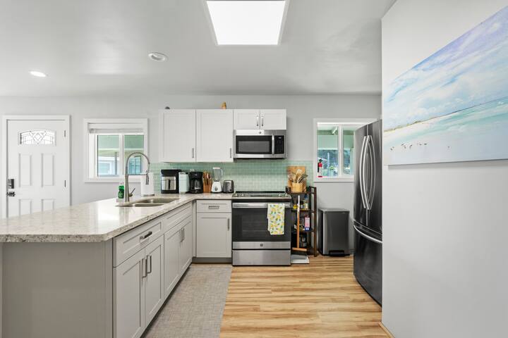 North Shore Beach House! Best Location gallery image 5