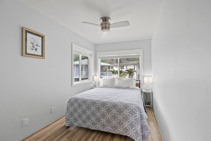 North Shore Beach House! Best Location gallery image 4