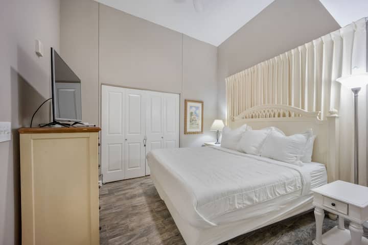 ​Brand new 2024 memory foam mattress with luxury linen to give you a restful night's sleep