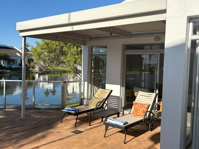 Kingfisher – A beautiful home on the waters edge! gallery image 4