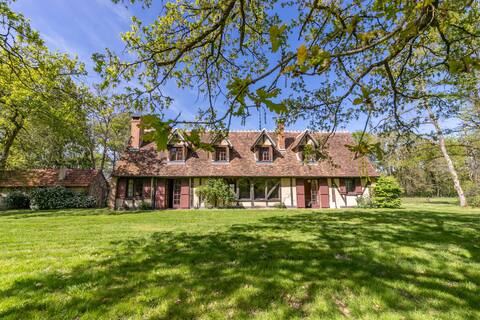Domaine Les Muids - Pool and Forest Near Paris
