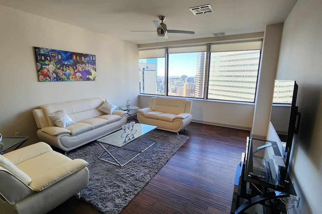Sky Luxury~Downtown~FreeParking~Pool~GYM~K.BED