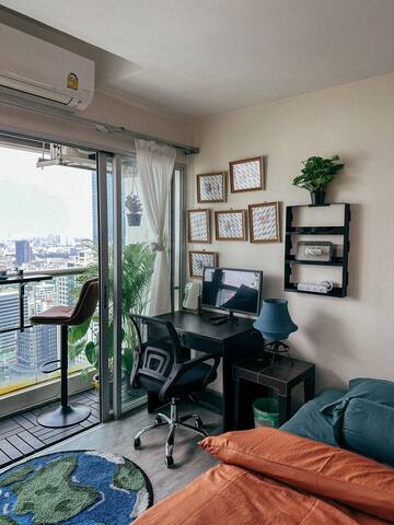 CBD Mid-Century Modern Penthouse, 1 min to BTS gallery image 4