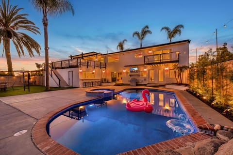 Large Luxury 8 BDRM Resort *Pool+Spa+Views+Salon*