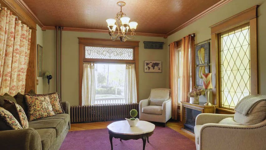 Retreat in Hastings: Two Homes, One Listing