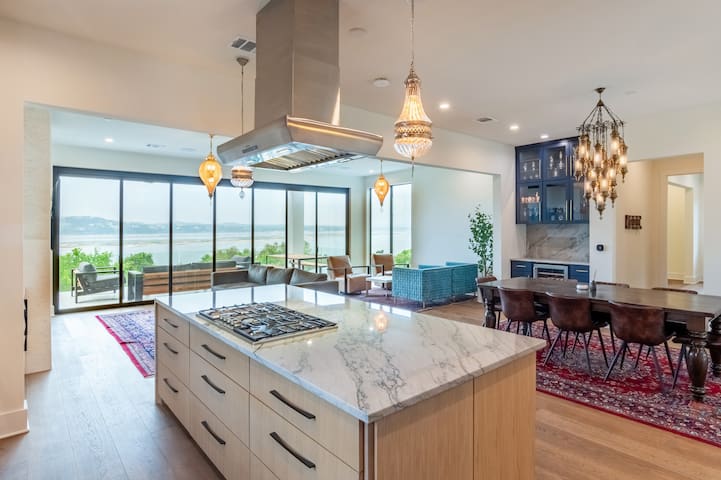 Views, Luxury & Classical Vibes!