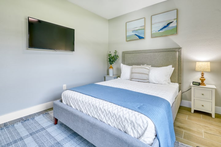 ห้องนอนที่ 2 พร้อมเตียงขนาดควีนไซส์ 