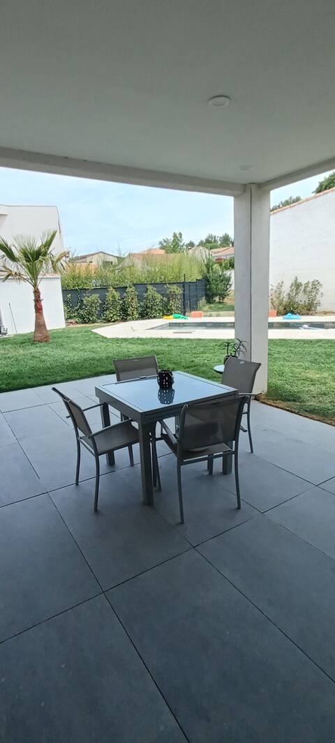 Modern villa rental of 220m2