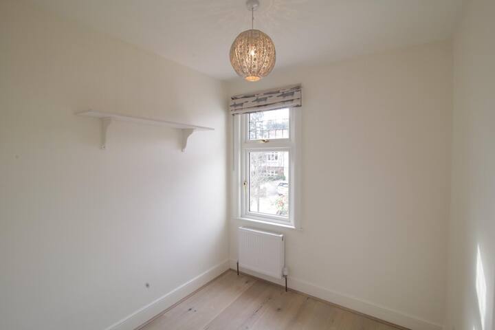 Lovely home with private garden near Richmond Park gallery image 3