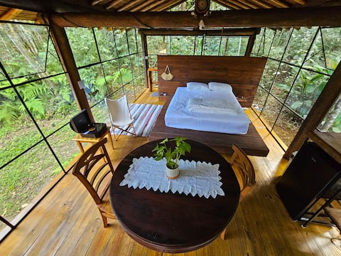 Successful Airbnb property: Glass cabin surrounded by nature in São Luiz Do Paraitinga