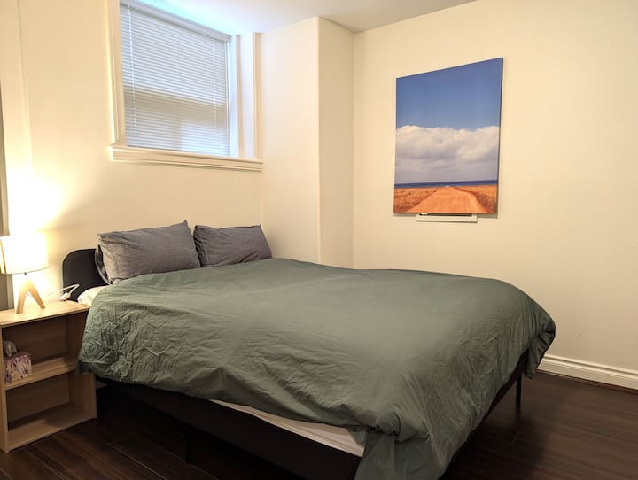 配备标准双人床。 可应要求免费提供幼儿床和婴儿床。 