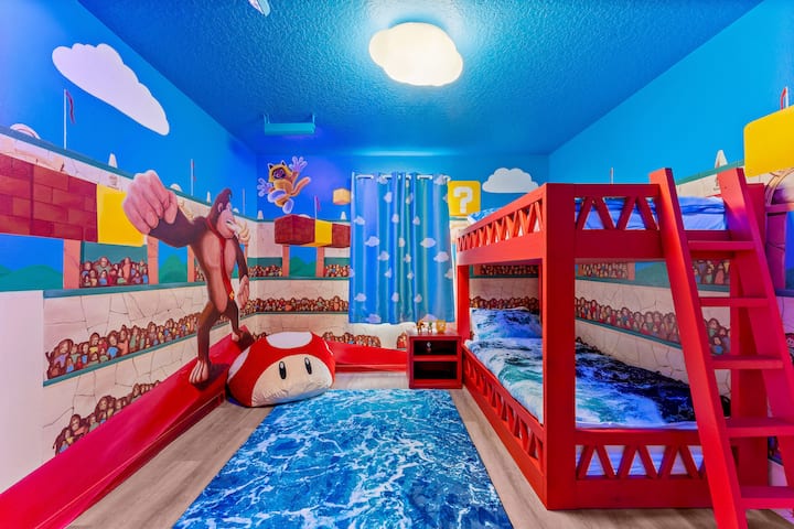 ドンキーコングスタジアムをテーマにしたジャックとジルのスイート
-マリオとドンキーコングのためのスーパーマリオ映画に基づいた壁と天井の壁画
-ツインオーバーツインカスタム2段ベッドで映画を模倣します
-マリオマッシュルームビーンバッグチェア
・テレビ