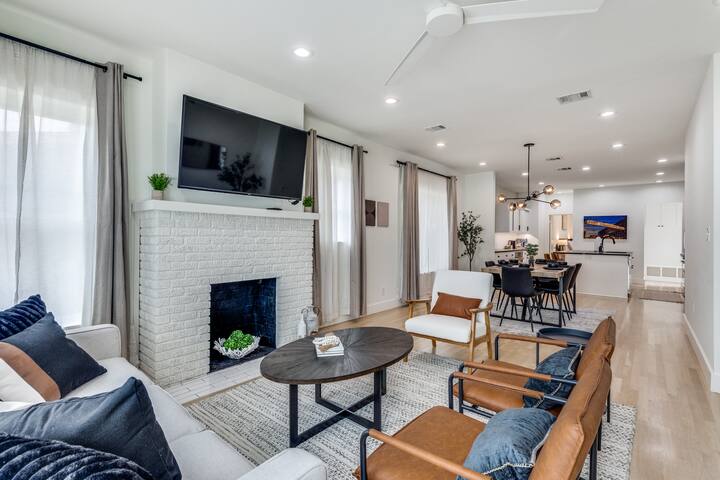 Modern Lux Retreat w/Patio | Walk to Dickies! gallery image 2