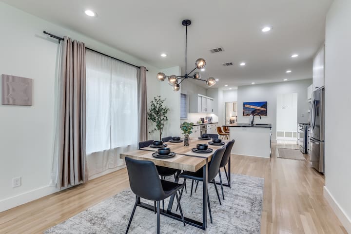 Modern Lux Retreat w/Patio | Walk to Dickies!