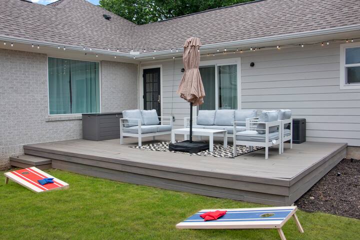 Modern Lux Retreat w/Patio | Walk to Dickies! gallery image 4