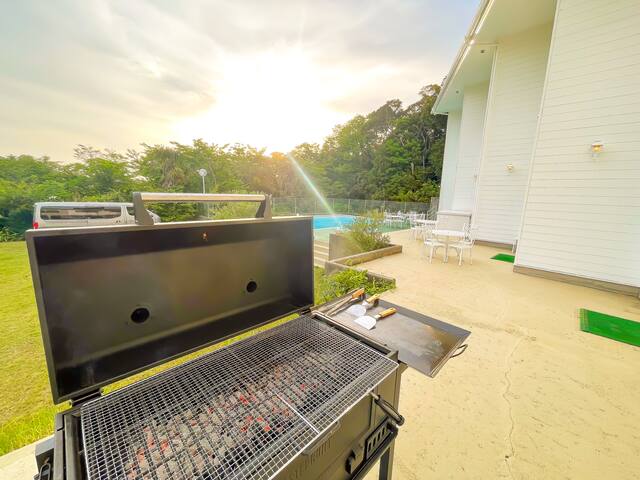 Entire home with 6+ bedrooms in Chiba - 【プールにサウナ・BBQも楽しめる】1棟貸し切りOK！館山の自然を満喫｜マリンハウスリトルガーデン