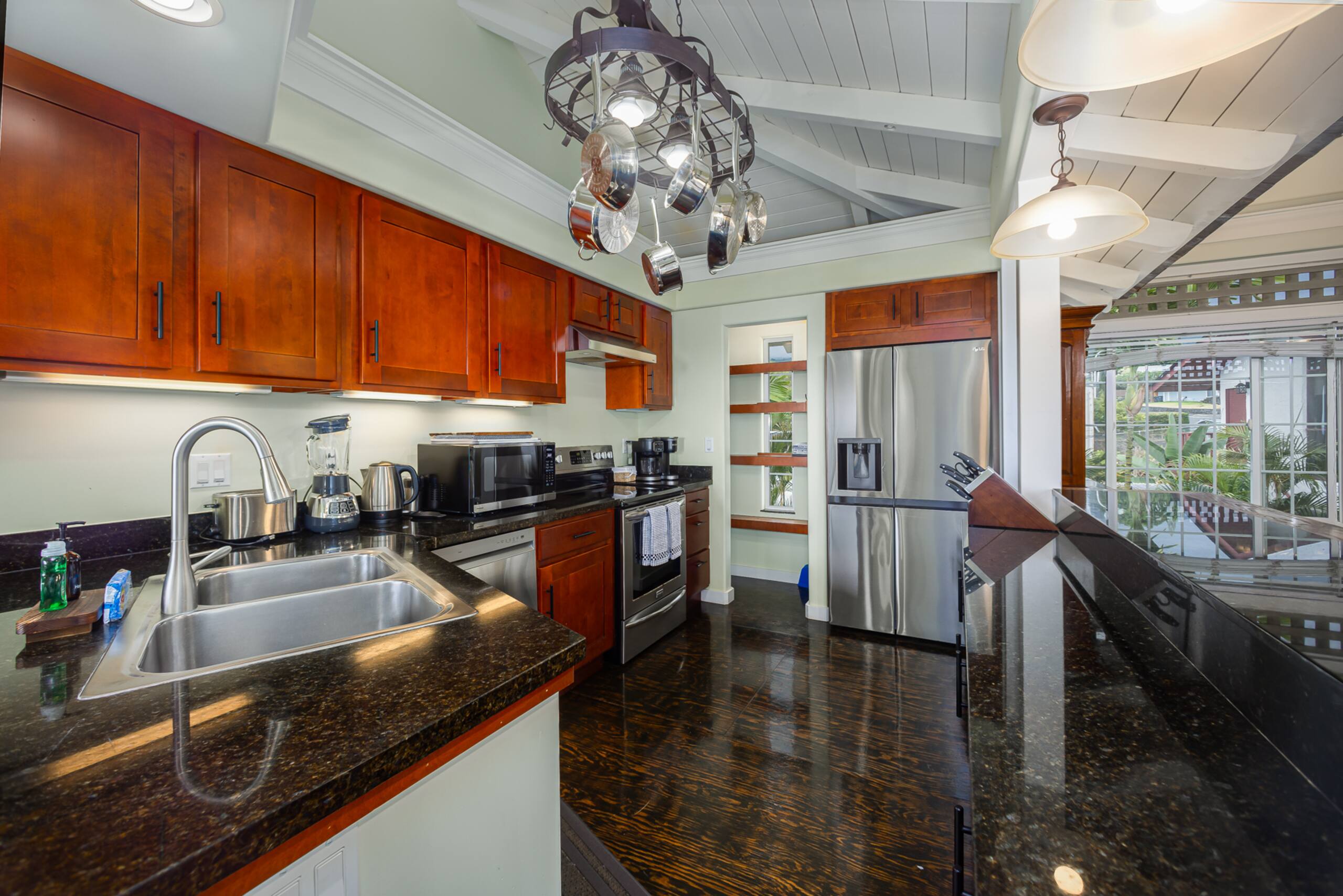Kona Penthouse Retreat - Relaxed 2 BD w/Ocean View - Image 3