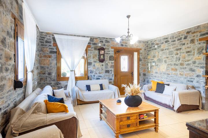 Villa Eleftheria Serenity: Pool & Jacuzzi gallery image 2