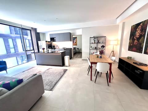 Top Airbnb: Modern sunfilled 2 bdrm, 2.5 bath in heart of ROMA in Cuauhtémoc