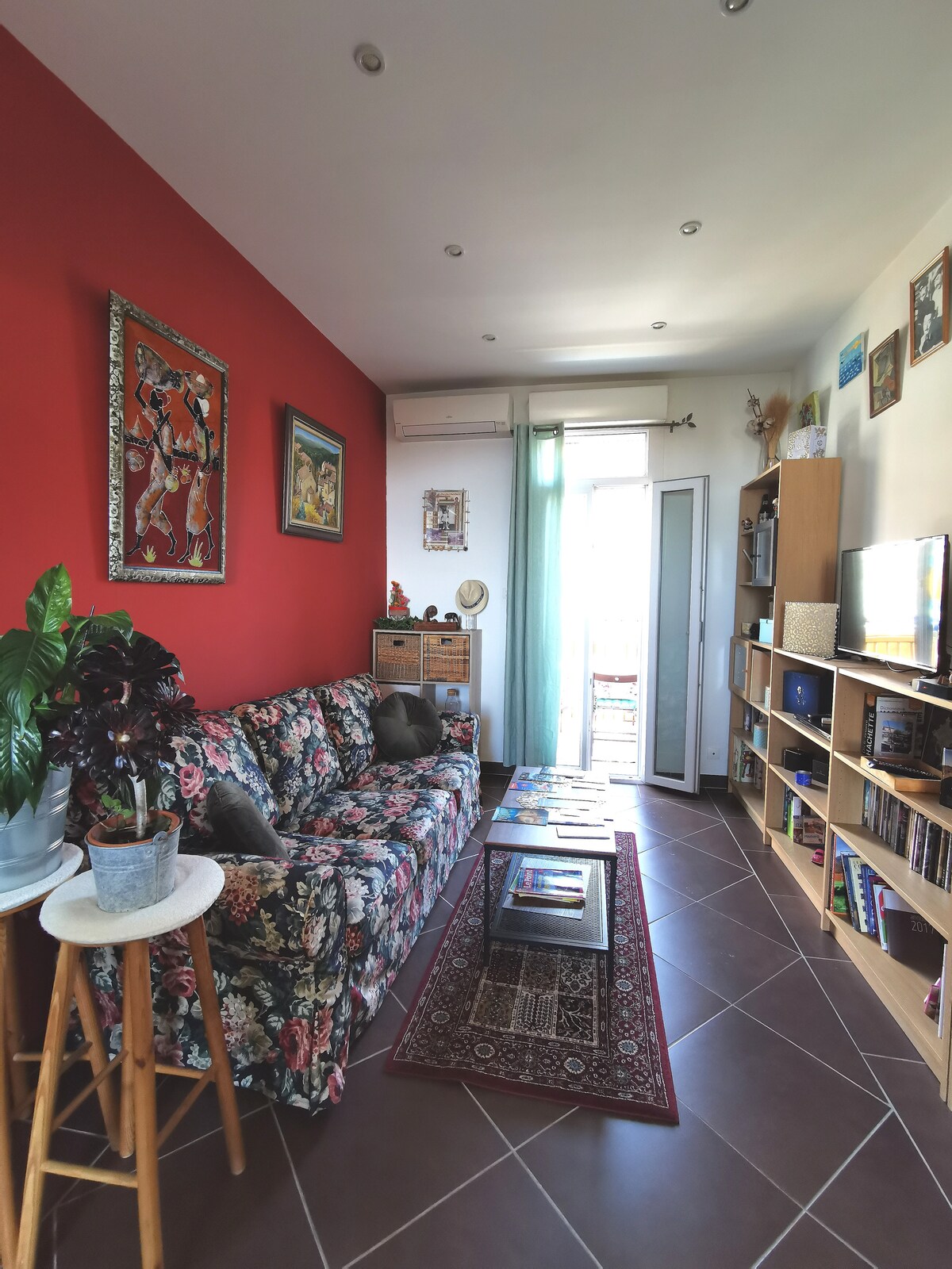 Annonce Airbnb populaire: Marilou's apartment is cozy and functional à Marseille 16e Arrondissement