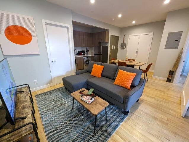 Chic Midtown 2 Bedroom | Queen Beds | WD gallery image 3