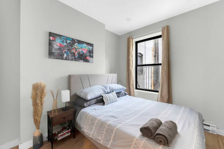 Chic Midtown 2 Bedroom | Queen Beds | WD gallery image 2