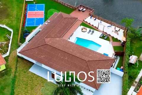 Miami-Lakefront Mansion - Unforgettable-30 Guests.