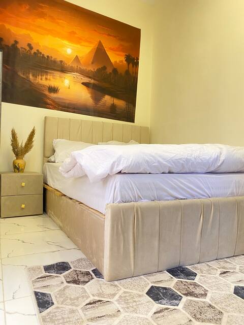 4 Pyramids Inn