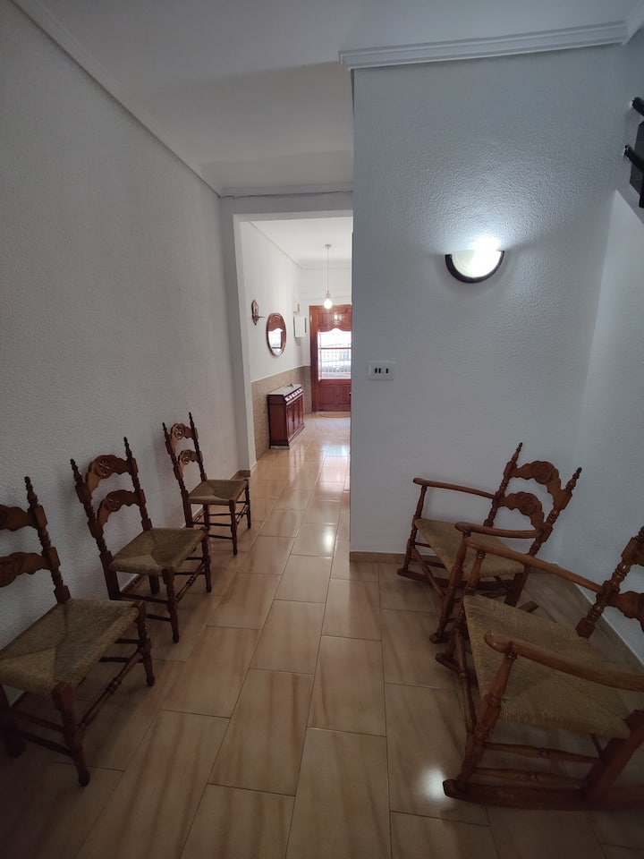 Casa De Pueblo Grande Para 7 Personas. - El Perelló