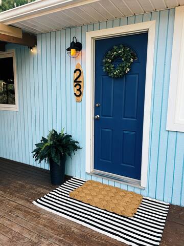 Queen of the Bluff: coastal cottage charm gallery image 4