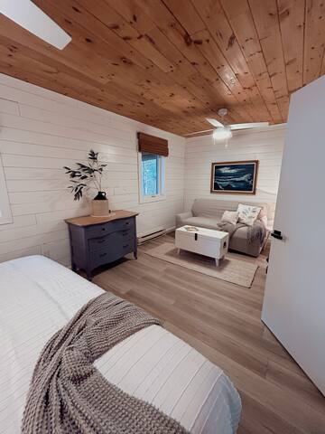 Queen of the Bluff: coastal cottage charm gallery image 2