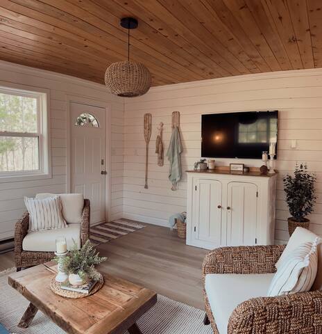 Queen of the Bluff: coastal cottage charm gallery image 5