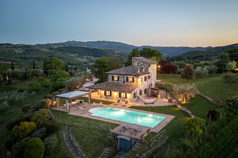 Exclusive panoramic villa with private pool