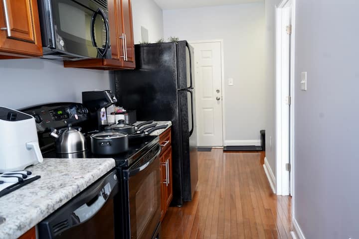1br Apt 2 Min To Penn Station W/ Hdtv & 1gb/s Wifi - Baltimore, MD