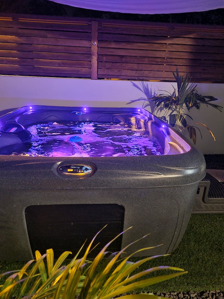 Maison Créole Avec Jacuzzi – 2 Chambres, 6 Pers - Martinique