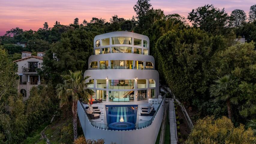 Bel Air Yacht Mansion w/ 50 ft pool and 300° views gallery image 2