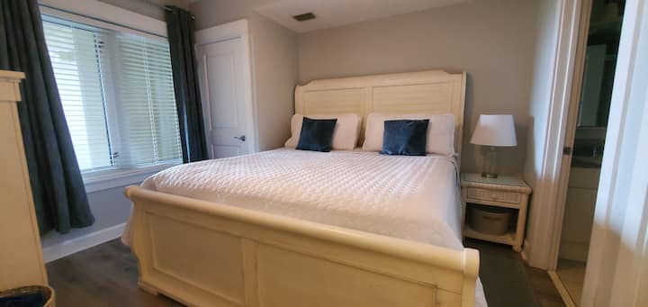 Master bedroom
luggage rack 
new linens
smart tv
dresser
closet 
connection private full bath