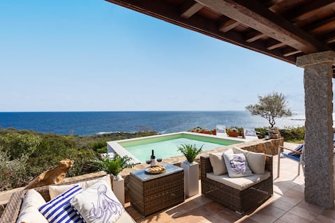 Top performing Airbnb: Villa Il Sogno: A dream with open eyes, seafront in Budoni