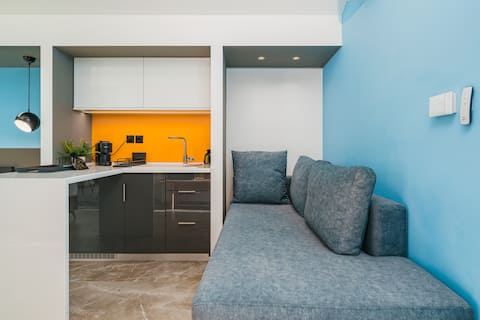 Popular Airbnb listing: Penthouse Studio with Hot Tub in Athens in ΦΙΛΟΠΑΠΠΟΥ