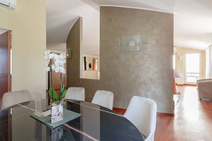 4 Bedroom Apartment with Terrace – Duomo view gallery image 2