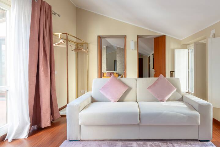 4 Bedroom Apartment with Terrace – Duomo view gallery image 3