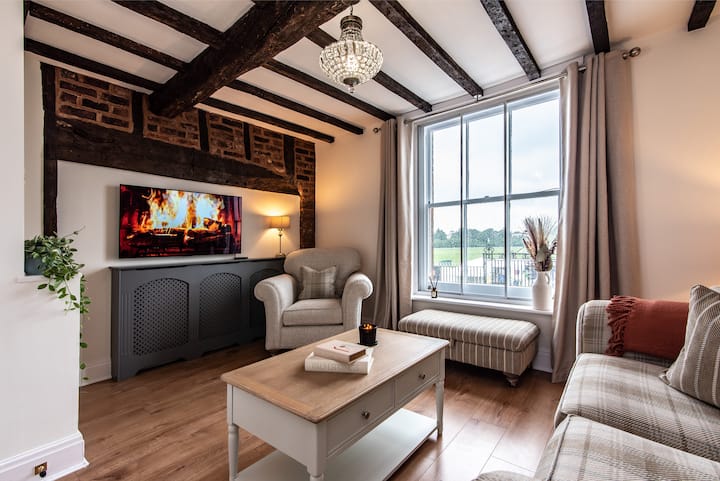 Luxury Chester Townhouse With Parking - Chester