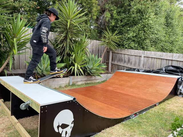 Beachside Weekender with Spa Sleeps 11-13 gallery image 4