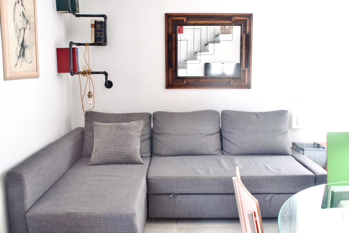 โซฟาที่จะกลายเป็นเตียงก็ต่อเมื่อมีผู้เข้าพัก 6 คนเท่านั้น