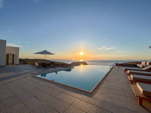 Luxurious Grecian Villa Hideaway